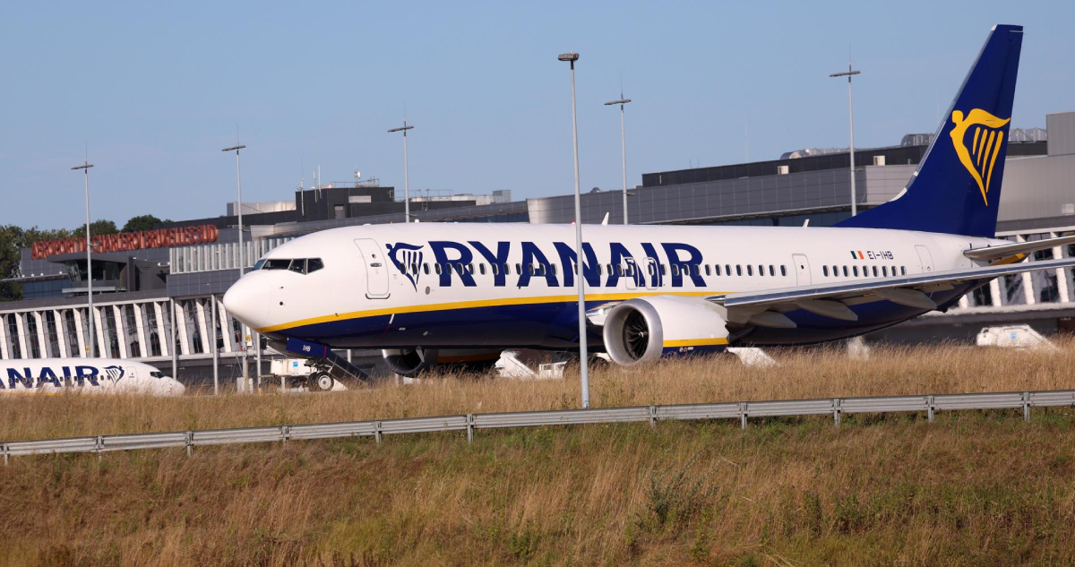 La aerolínea “low cost” más importante de Europa, Ryanair, informa de caída en sus beneficios