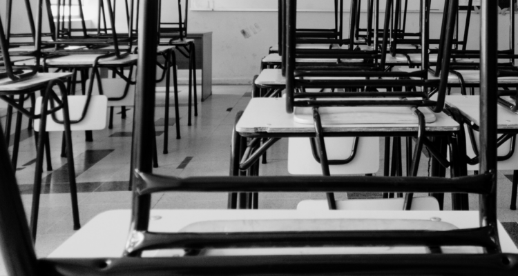 PROFESORA DE TEMUCO DESPEDIDA POR PRESUNTAMENTE INVITAR A UN ESTUDIANTE A PARTICIPAR DE UN TRÍO