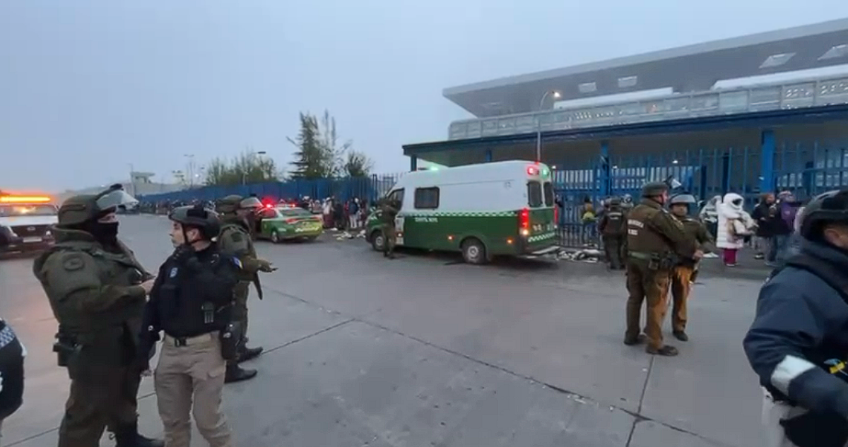 Realizan operativo al exterior de cárcel Santiago 1 para sacar a los “toldos azules”