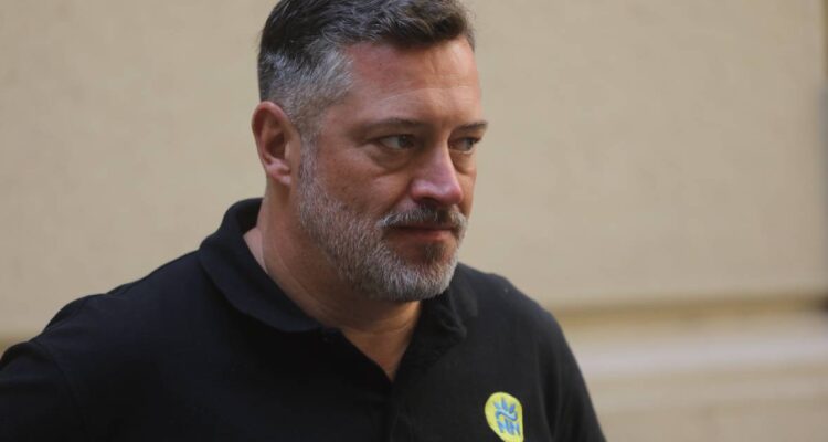 Sichel revela supuesta minuta para defender licencias médicas usadas para viajar al extranjero