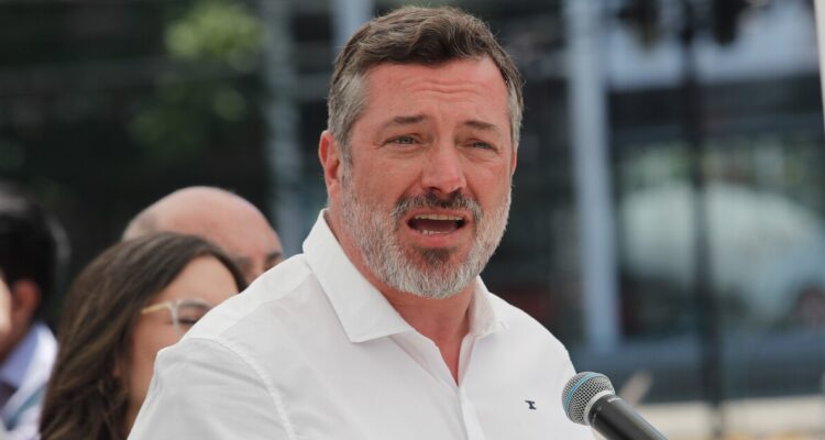 “Robaron hasta las camisetas de los niños”: Sichel asegura quienes robaron en su casa serían menores