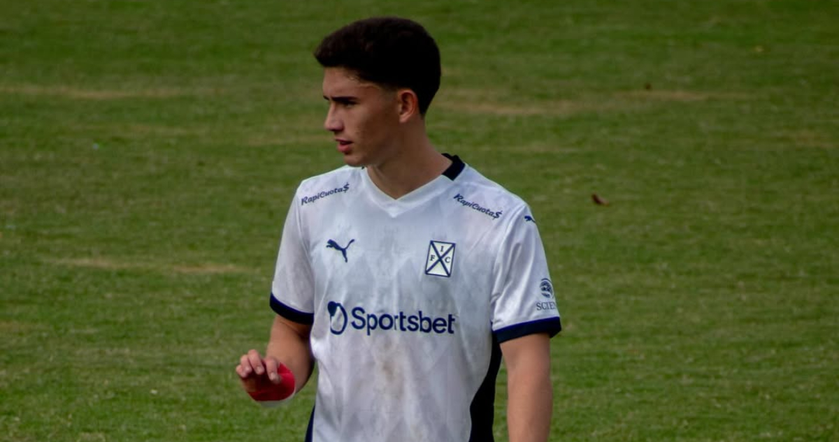 Simón Pinto jugando en el Independiente - San Lorenzo de la Copa Proyección de Argentina