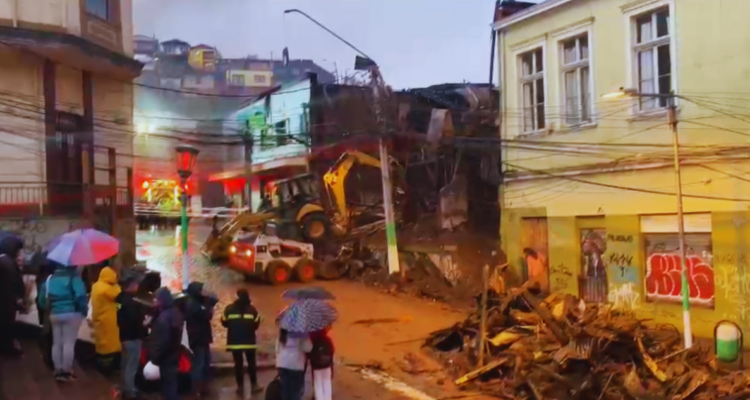 Sin resultados positivos finaliza búsqueda por incendio de Valparaíso: hay tres personas desaparecidas