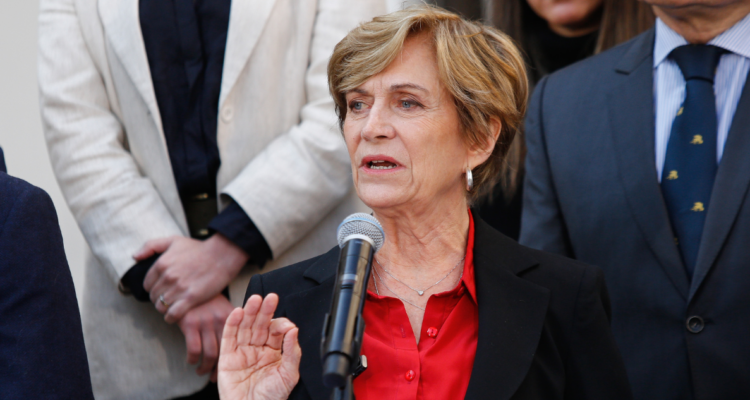 Fin a las tomas y crecimiento al 4% del PIB: Matthei da a conocer propuestas de su eventual gobierno