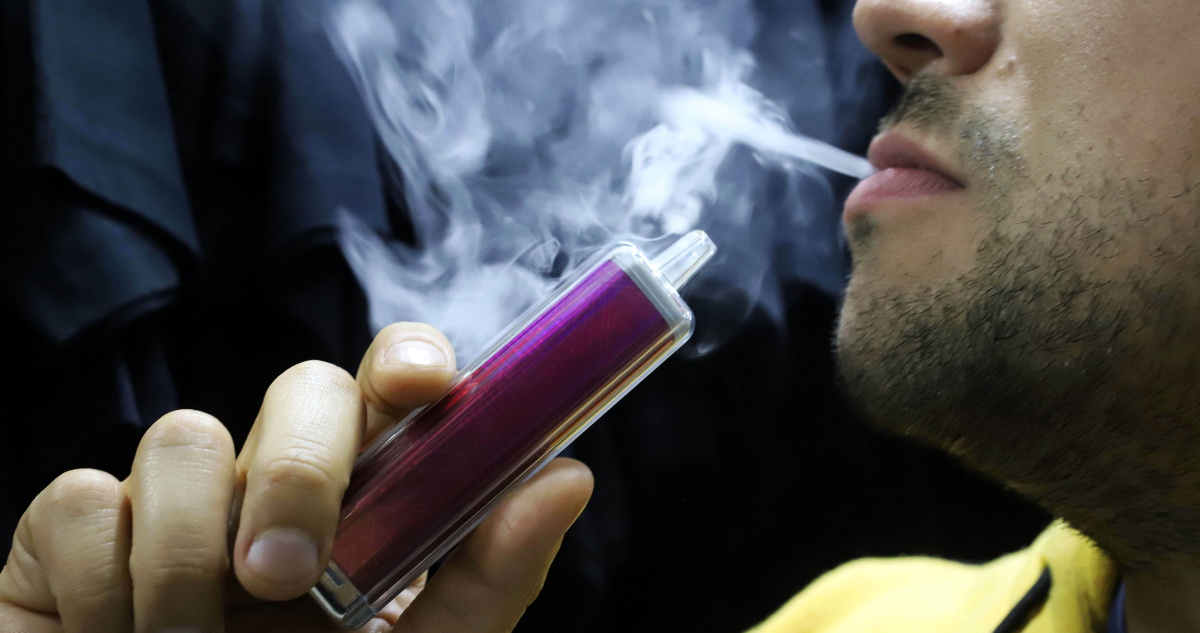 Minsal da luz verde a norma que regula venta, promoción y uso de cigarros electrónicos o “vaper”