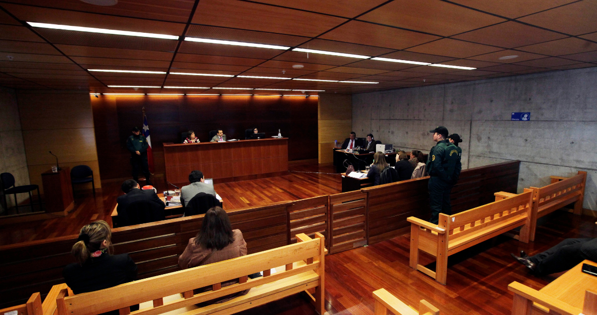 Mujer atacó con un cuchillo a su suegro en Los Ríos: acusa legítima defensa tras ataque sexual