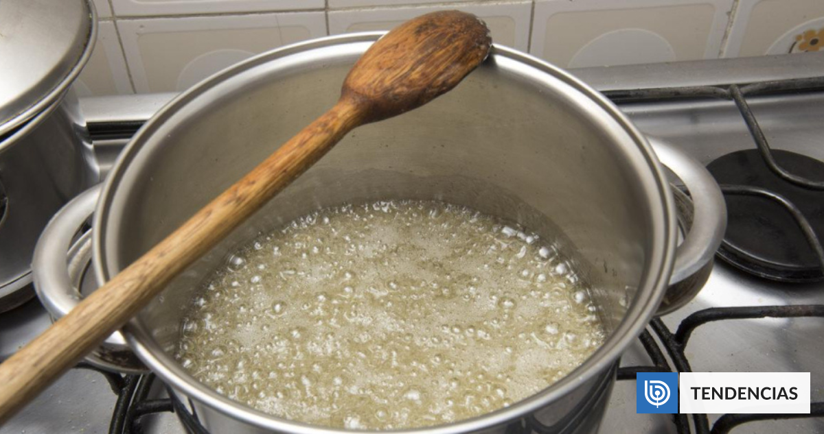 
                                    Truco de la abuela: ¿Por qué la cuchara de madera sobre la olla evita que el contenido se derrame?                                