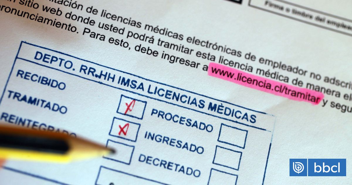 Abren sumario contra jefa de control municipal de Lota por salir del país estando con licencia médica