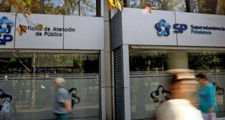 Sueldo de casi $10 millones: Gobierno busca nuevo superintendente de Pensiones y hay 118 postulantes