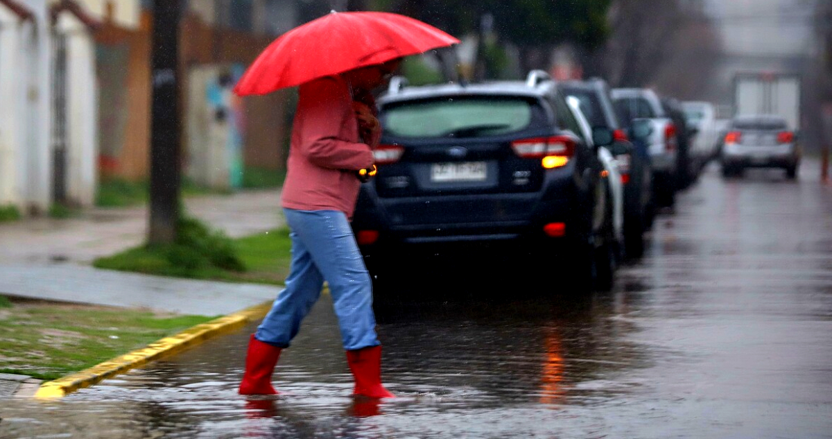 Suspenden clases por intensas lluvias y declaran Alerta Amarilla por desbordes en Punta Arenas