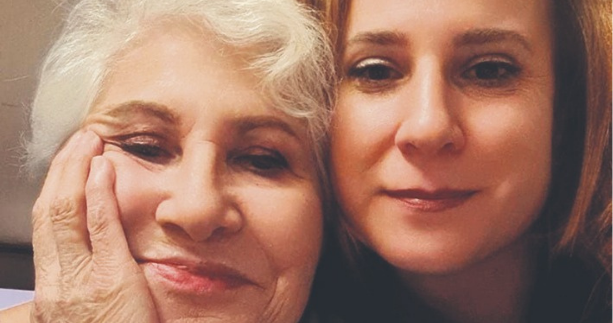 Teresita Reyes junto a su hija, Teresita Giacaman
