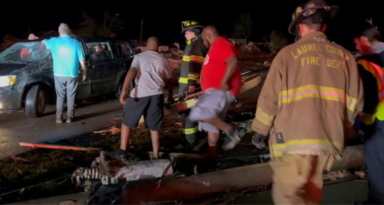 Tornados dejan más de 20 muertos en Estados Unidos