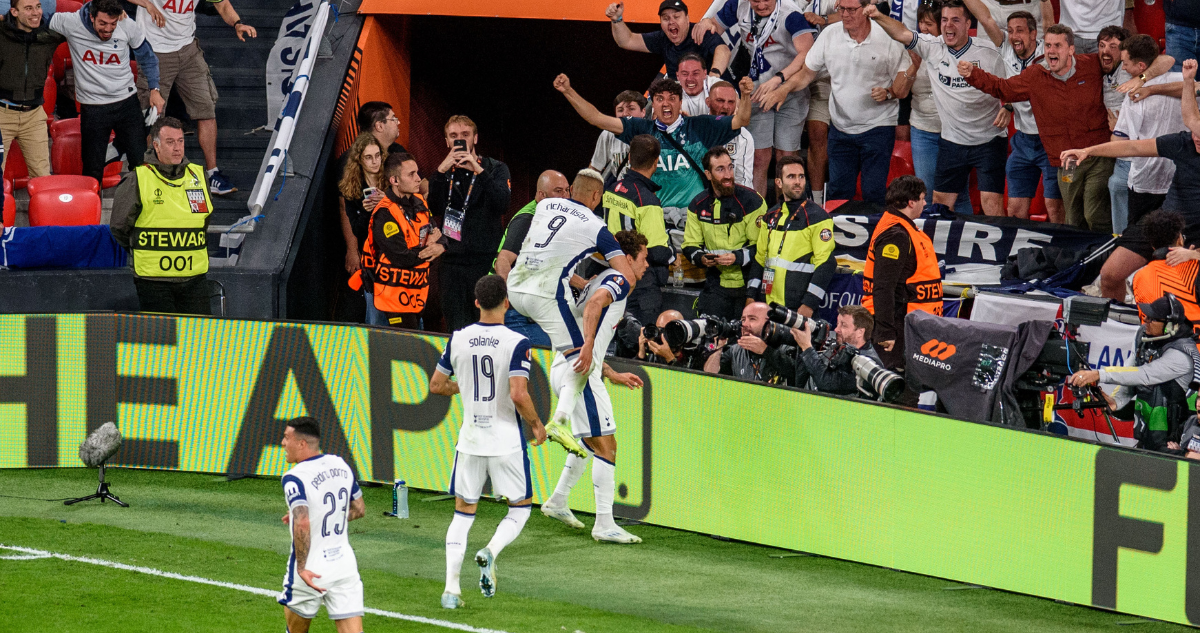 El autogol con que Tottenham gana al Manchester United y que le está dando la Europa League 2025