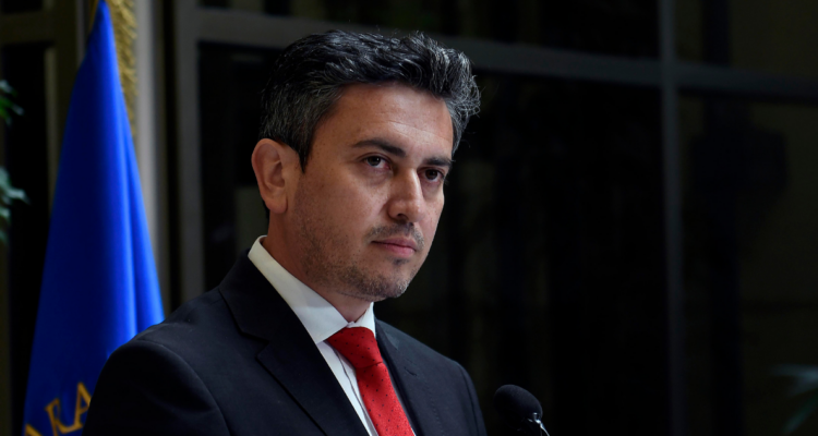 Trámite legal aplazaría salida de Ojeda hasta el lunes, pese a revocarse prisión preventiva