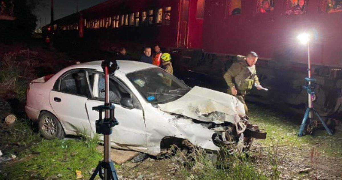 Tren del Recuerdo impactó a un vehículo particular que no respetó cruce ferroviario en Maipú