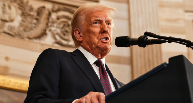 Trump ofrece vuelos gratuitos a migrantes para que salgan de nuestro país