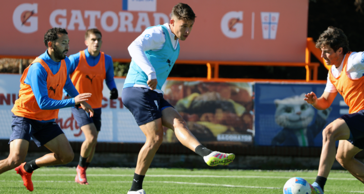 UC tiene cuerpo técnico interino integrado por exfutbolistas cruzados: dirigieron primer entrenamiento