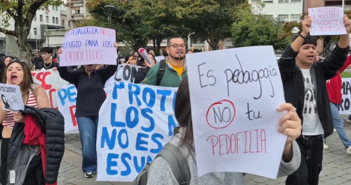 Manifestación de estudiantes por presunto alumno con antecedentes por posesión de pornografía infantil