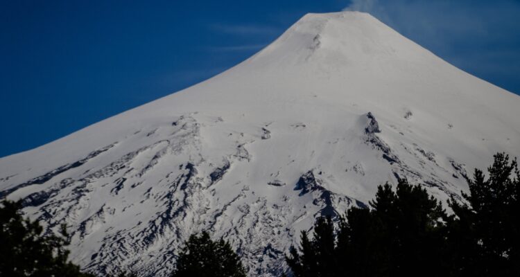 Excursionista muere tras sufrir caída cuando ascendía a Volcán Villarrica