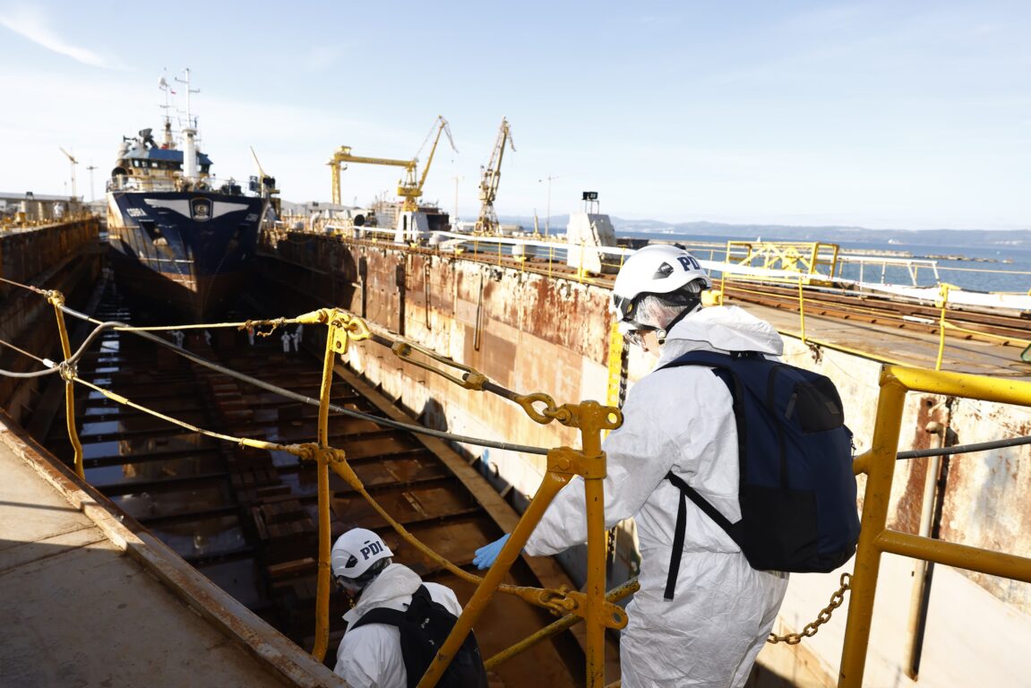 Finalizan peritajes al barco Cobra en dique seco: será trasladado de regreso al puerto de San Vicente