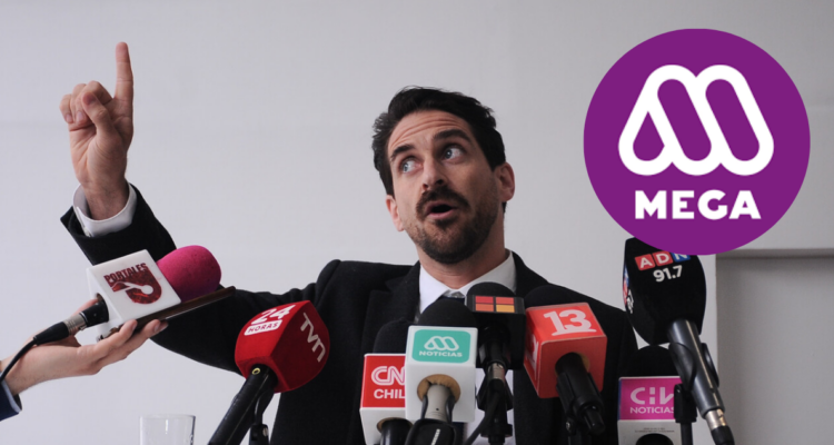 Gonzalo Winter en conferencia de prensa y logo de Mega en referencia a denuncia al CNTV por reportaje sobre Sierra Bella