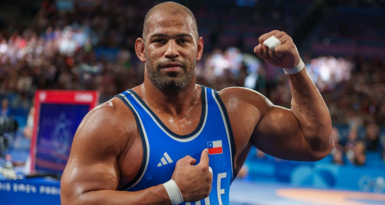 Yasmani Acosta vuelve a brillar y se adjudica el Premio Nacional de Deportes