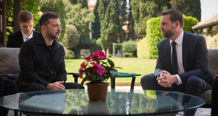 Zelenski se reúne con vicepresidente de EEUU en Roma y le pide presionar a Rusia para un alto al fuego