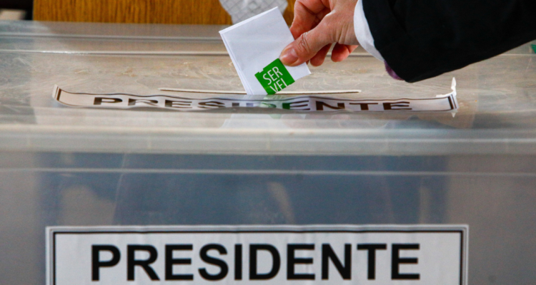 Primarias oficialistas: cierran mesas e inicia conteo de votos en las regiones de Aysén y Magallanes