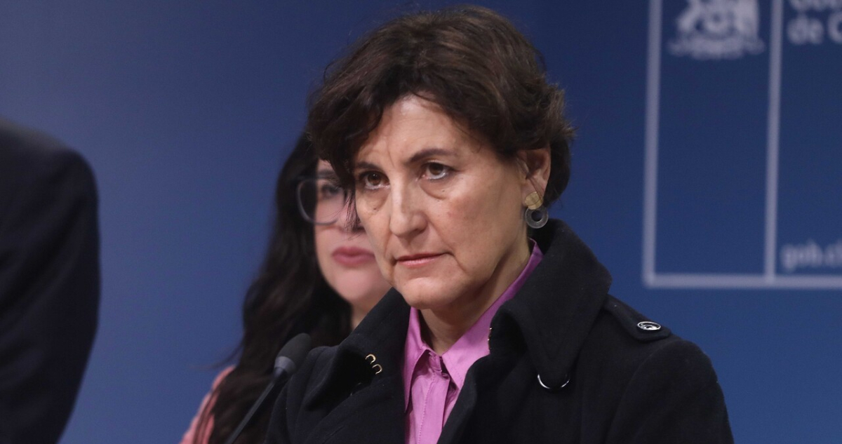 Ministra Aguilera no descarta aplicar urgencia a polémico proyecto de aborto legal