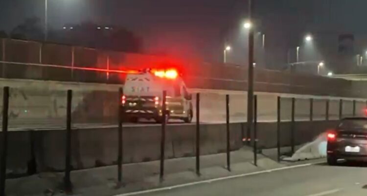Conductor pierde un brazo tras chocar contra barrera de contención en Autopista Vespucio