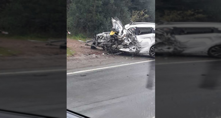 Automóvil destrozado en accidente Valdivia