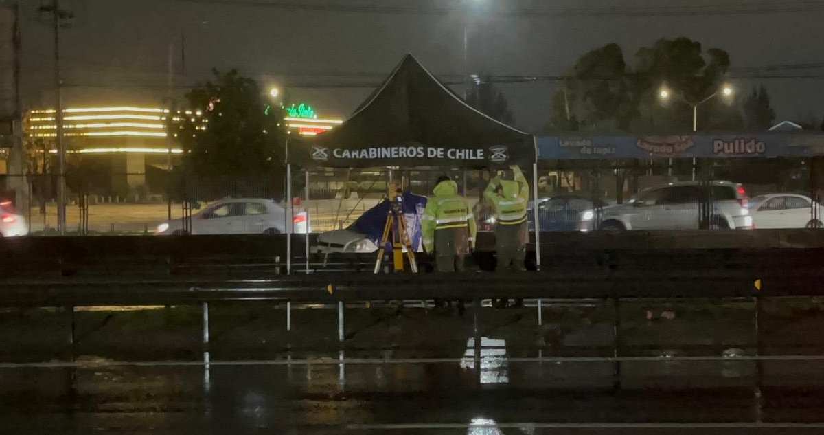 Camión arrasa con auto detenido en la Ruta 5 altura Quilicura: hay un muerto y un herido