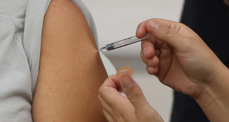 Aplican 22 vacunas vencidas a usuarios de Cesfam en Temuco: Ministerio de Salud las consideró válidas