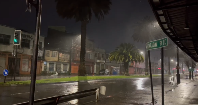 Más de 100 mil viviendas sin energía eléctrica en la región de La Araucanía tras intensas lluvias