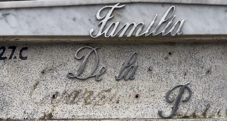 Denuncian ola de robos al interior de cementerio en Castro: delincuentes sustraen placas y letras