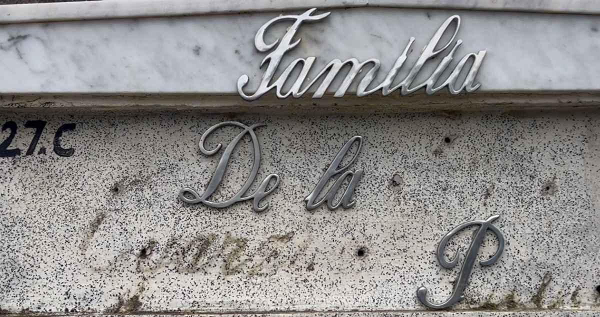 Denuncian ola de robos al interior de cementerio en Castro: delincuentes sustraen placas y letras