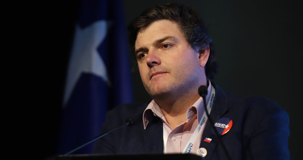 $4,6 millones sin título: contratan a hijo de Osvaldo Andrade en Asociación Chilena de Municipalidades