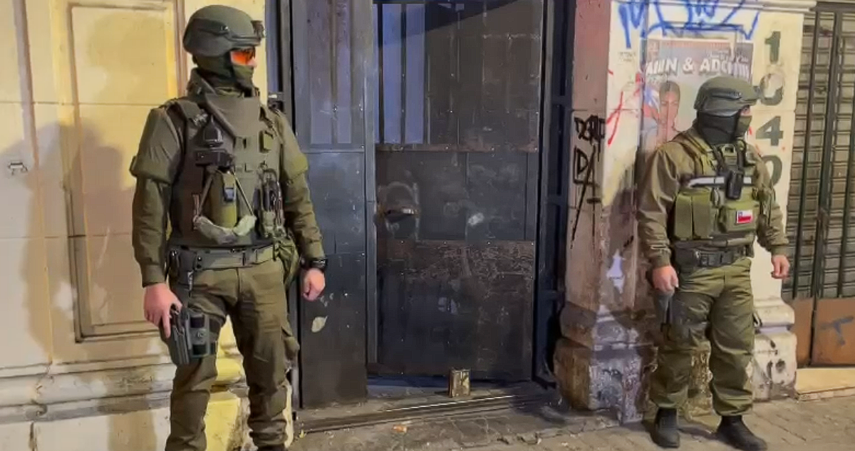 Carabineros realiza amplio operativo policial por doble homicidio en la Vega Central