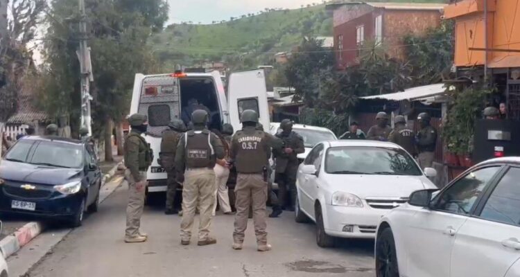 Al menos 12 detenidos deja operativo antidrogas en población La Pincoya en Huechuraba