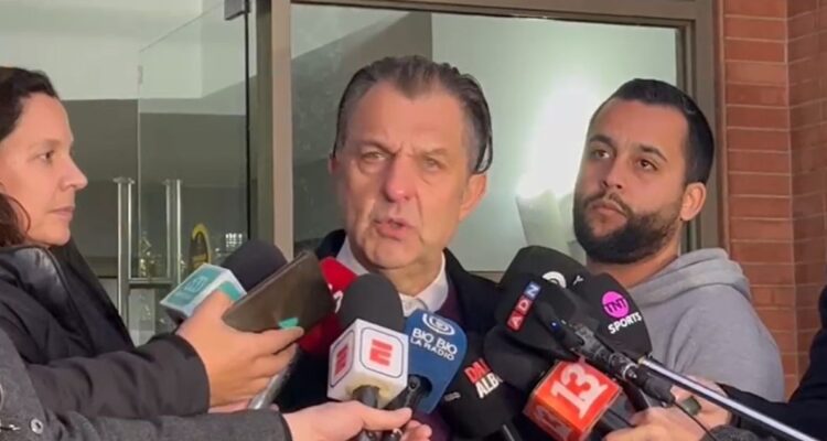 Aníbal Mosa habló del presente de Colo Colo tras reunión de ordinaria de directorio