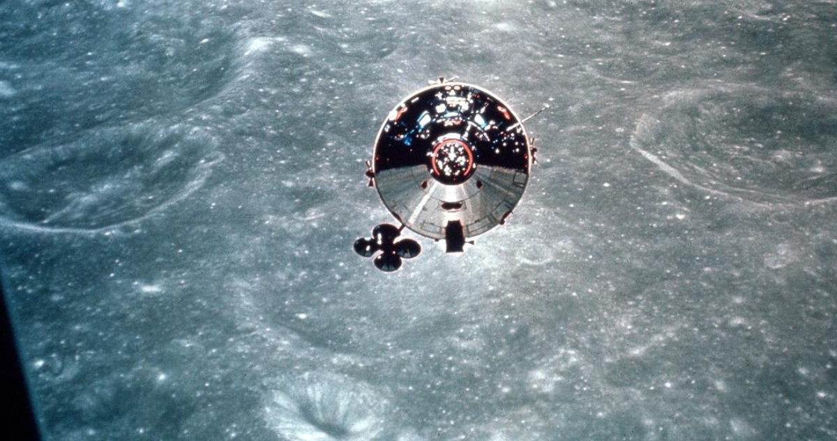 El módulo de mando “Charlie Brown” del Apolo 10 fotografiado desde el módulo lunar “Snoopy” en órbita lunar