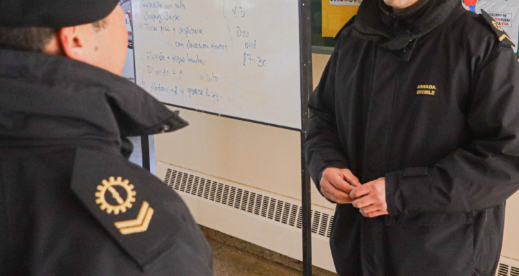 Denuncian que 6 marinos terminaron intoxicados en colegio de Talcahuano previo a las votaciones