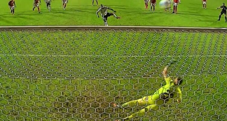 Arturo Vidal y su penal fallado que perjudicó a Colo Colo en su visita a Deportes Iquique