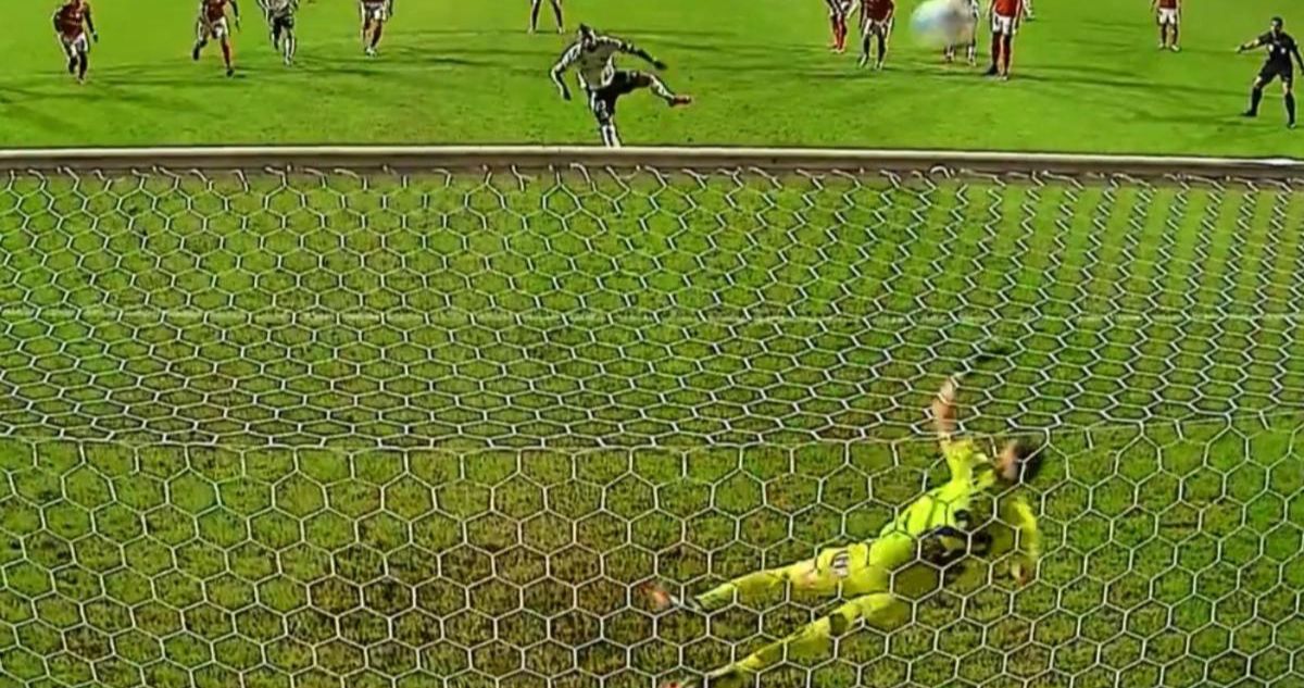 Arturo Vidal y su penal fallado que perjudicó a Colo Colo en su visita a Deportes Iquique