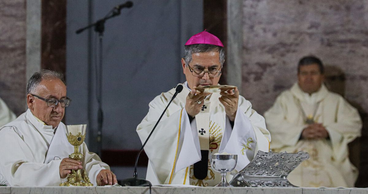 Arzobispo de Concepción critica regreso de sacerdote condenado por abusos tras fallo de tribunal