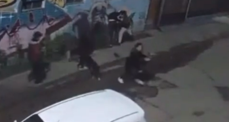 Pareja sufre violento asalto mientras caminaba por Maipú