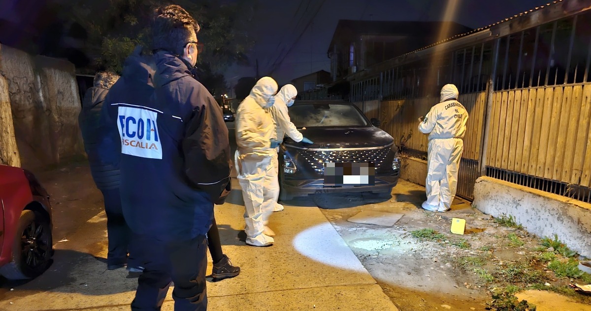 Hombre asesinado a disparos cuando estaba en su vehículo en Estación Central
