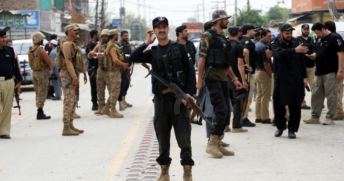 Ataque suicida deja al menos 16 soldados muertos en Pakistán