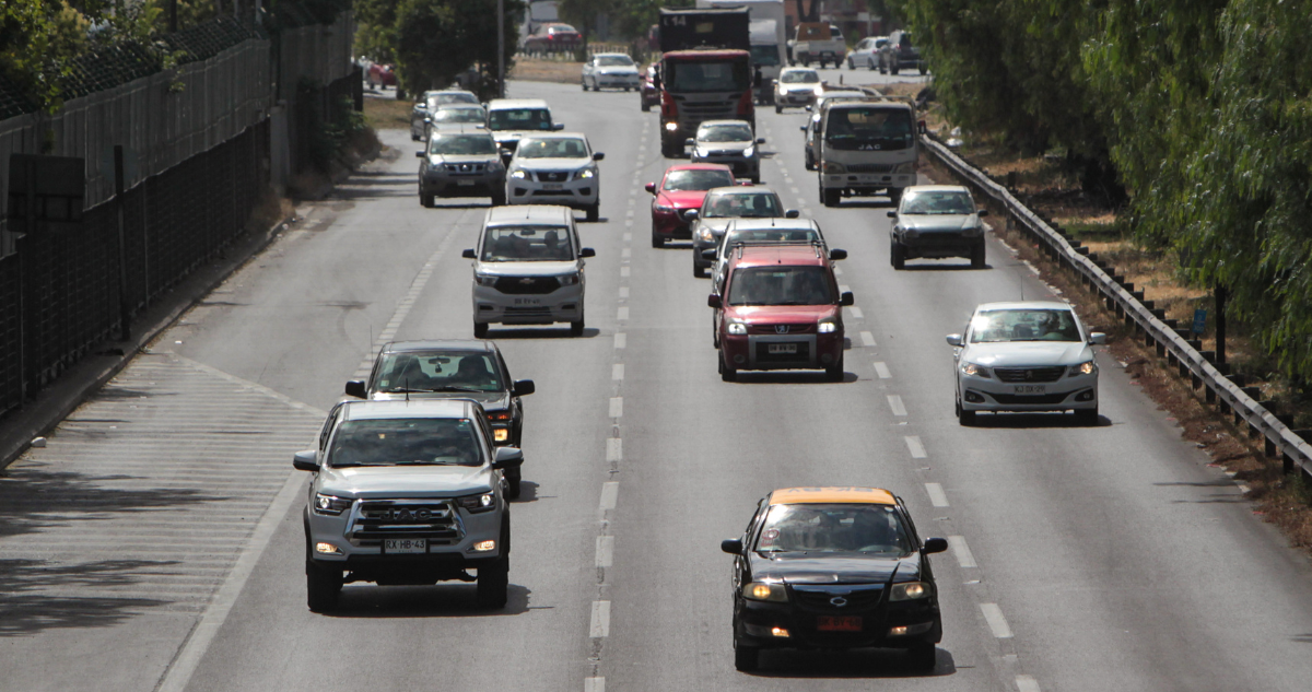 ¿Comprarás un vehículo? Qué ventajas y desventajas tienen los autos manuales, automáticos y eléctricos