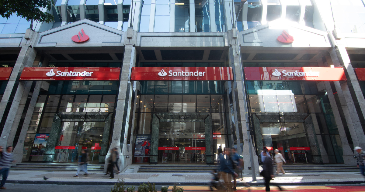 Santander Chile obtiene licitación que le otorga más fondos para bajar dividendos de nuevas viviendas
